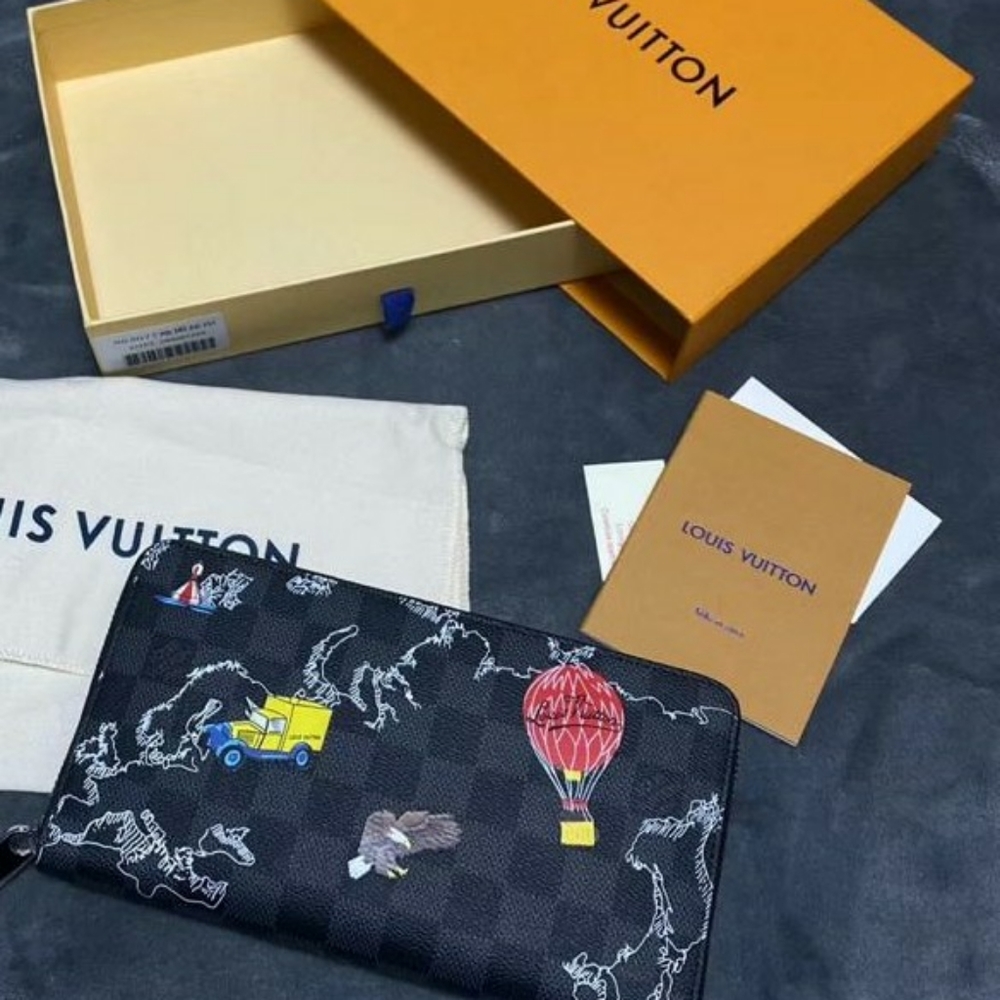 Authentic Louis Vuitton zippy wallet